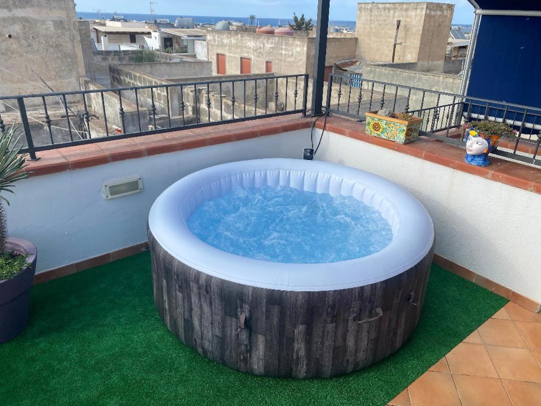 Apartment With Terraces And Private Jacuzzi - San Vito 400m From San Vito Lo Capo