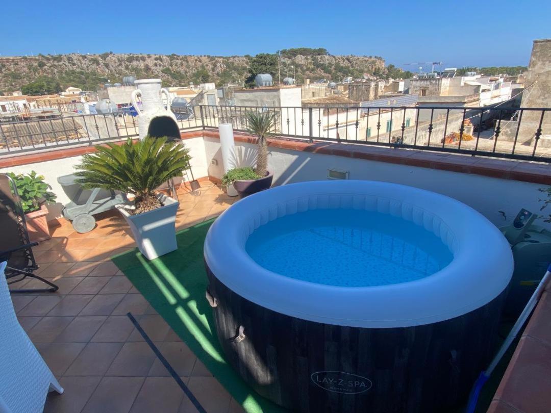 With Terraces And Private Jacuzzi - San Vito 400m From